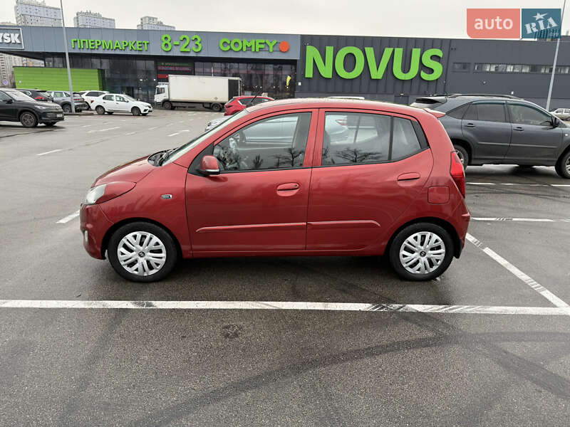 Хэтчбек Hyundai i10 2012 в Киеве