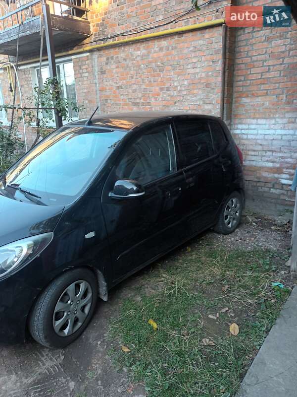 Хэтчбек Hyundai i10 2013 в Ромнах