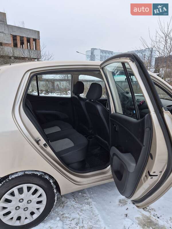 Хэтчбек Hyundai i10 2008 в Львове