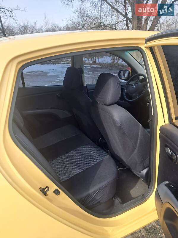 Хэтчбек Hyundai i10 2008 в Днепре