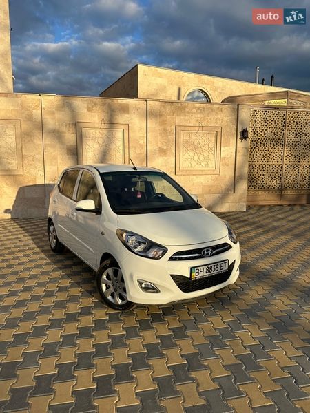 Хэтчбек Hyundai i10 2012 в Одессе