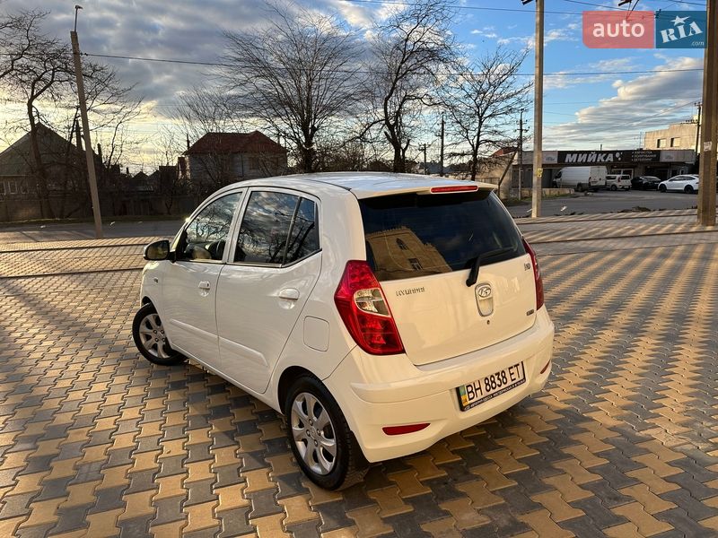 Хэтчбек Hyundai i10 2012 в Одессе