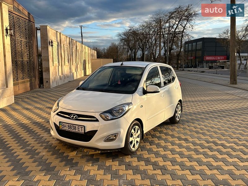 Хэтчбек Hyundai i10 2012 в Одессе