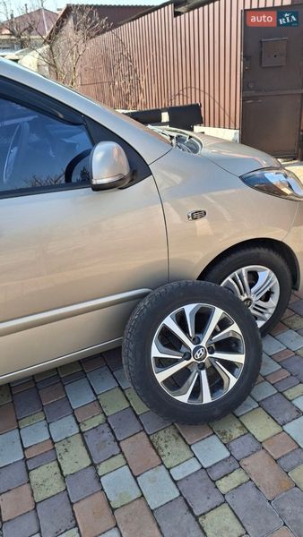 Хэтчбек Hyundai i10 2012 в Днепре