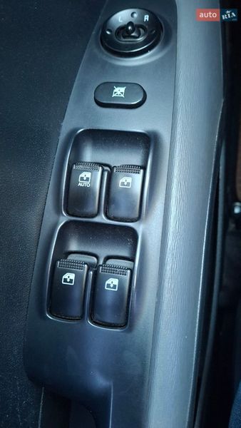 Хэтчбек Hyundai i10 2012 в Днепре