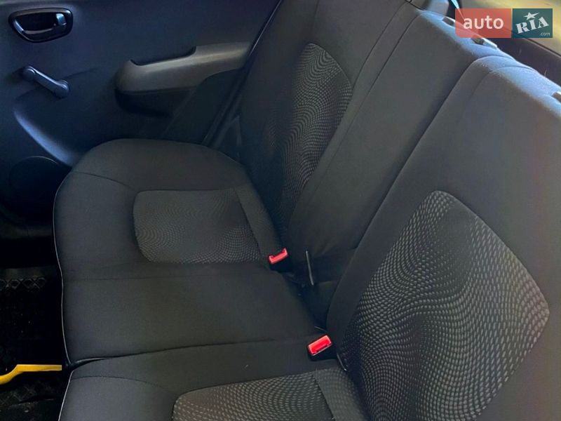 Хэтчбек Hyundai i10 2013 в Каневе