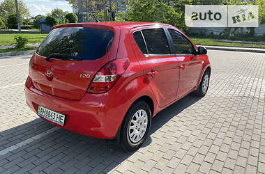 Хетчбек Hyundai i20 2011 в 