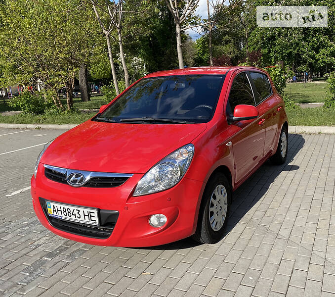 Хетчбек Hyundai i20 2011 в 