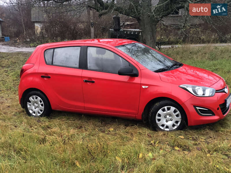Хэтчбек Hyundai i20 2012 в Виннице
