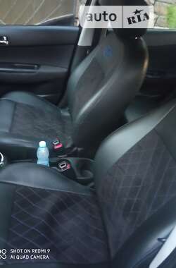 Хэтчбек Hyundai i20 2011 в 