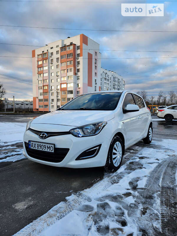 Хэтчбек Hyundai i20 2014 в Харькове