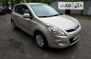 Хэтчбек Hyundai i20 2012 в Киеве