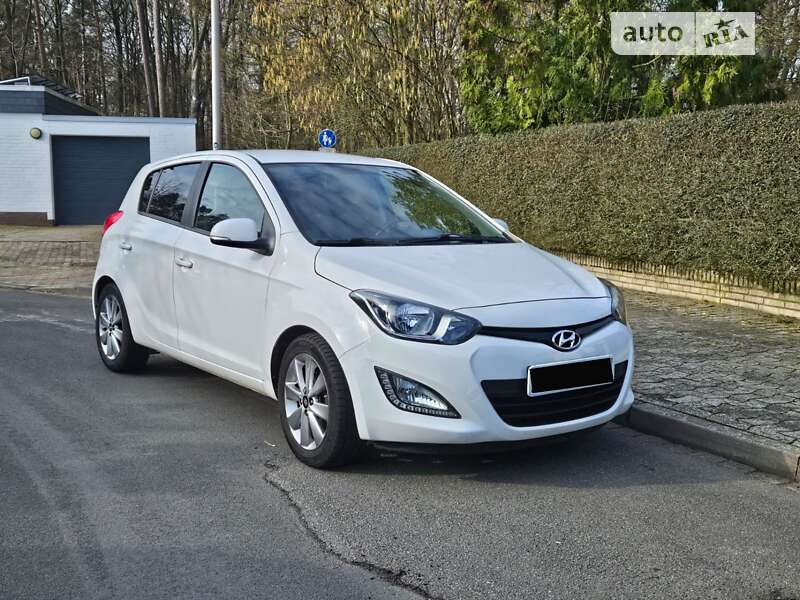 Хэтчбек Hyundai i20 2014 в Одессе