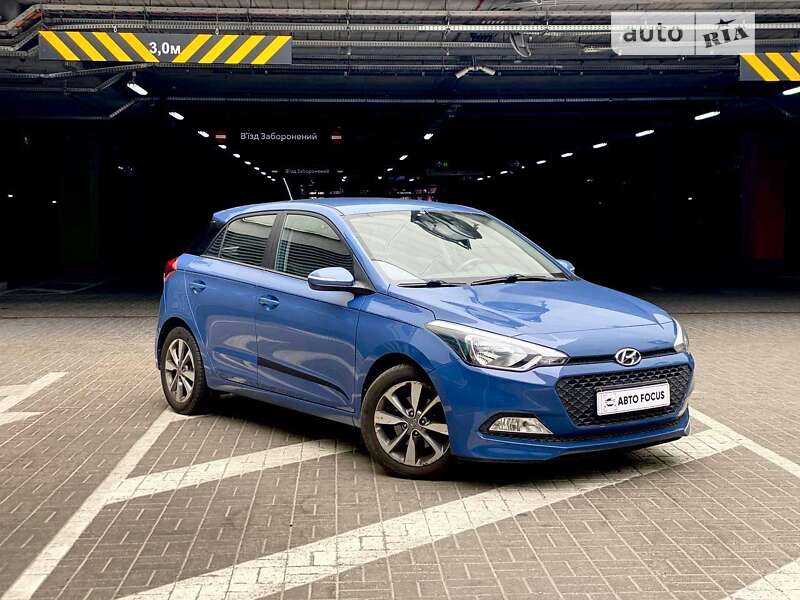 Хэтчбек Hyundai i20 2016 в Киеве