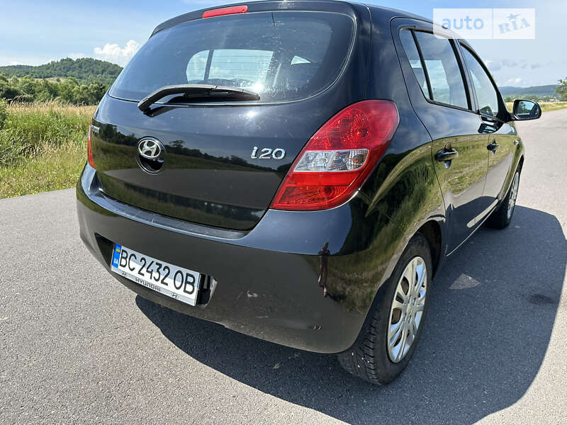 Хэтчбек Hyundai i20 2009 в Болехове