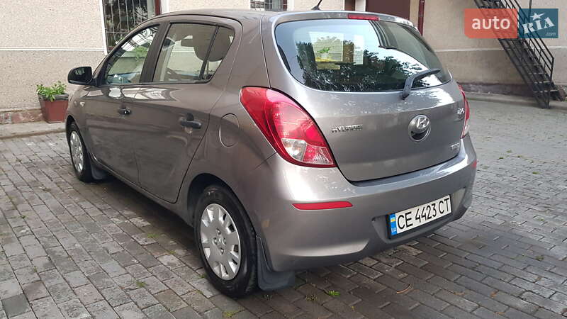 Хэтчбек Hyundai i20 2012 в Черновцах