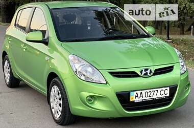 Хэтчбек Hyundai i20 2012 в Киеве