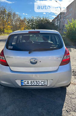 Хэтчбек Hyundai i20 2012 в 