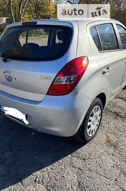 Хэтчбек Hyundai i20 2012 в 