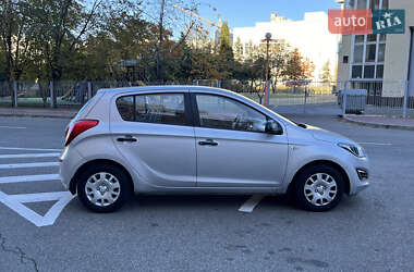 Хэтчбек Hyundai i20 2013 в Киеве