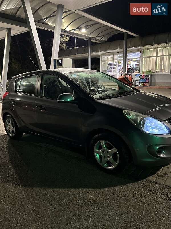 Хэтчбек Hyundai i20 2010 в Ямполе