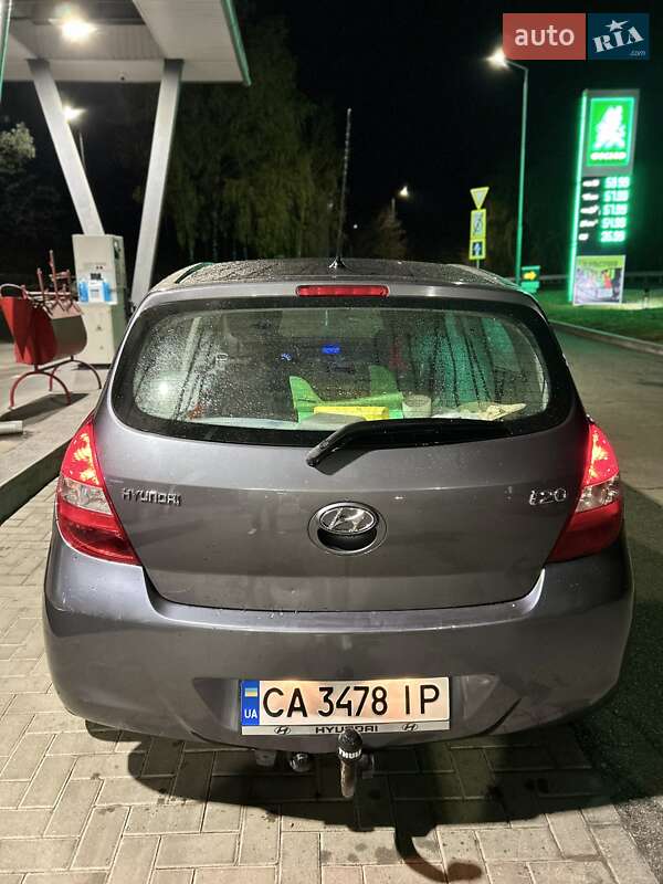 Хэтчбек Hyundai i20 2010 в Ямполе