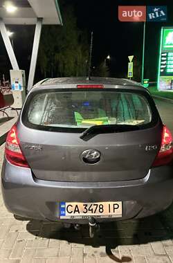 Хэтчбек Hyundai i20 2010 в 