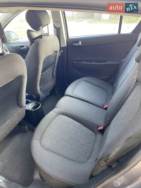 Хэтчбек Hyundai i20 2010 в Ямполе