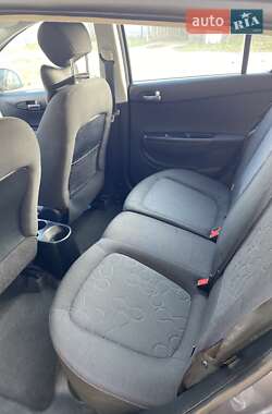 Хэтчбек Hyundai i20 2010 в 