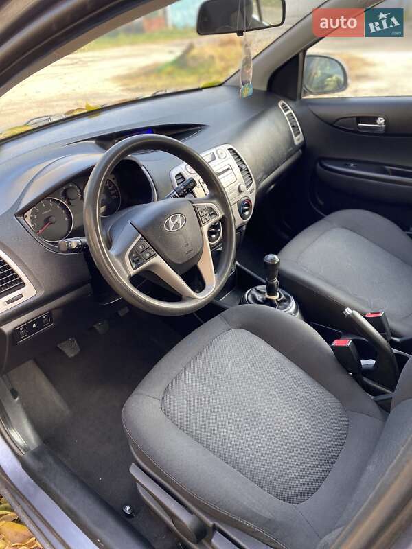 Хэтчбек Hyundai i20 2010 в Ямполе