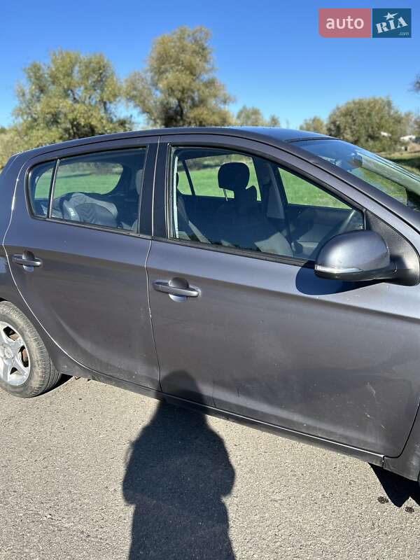 Хэтчбек Hyundai i20 2010 в Ямполе