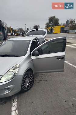 Хэтчбек Hyundai i20 2011 в 