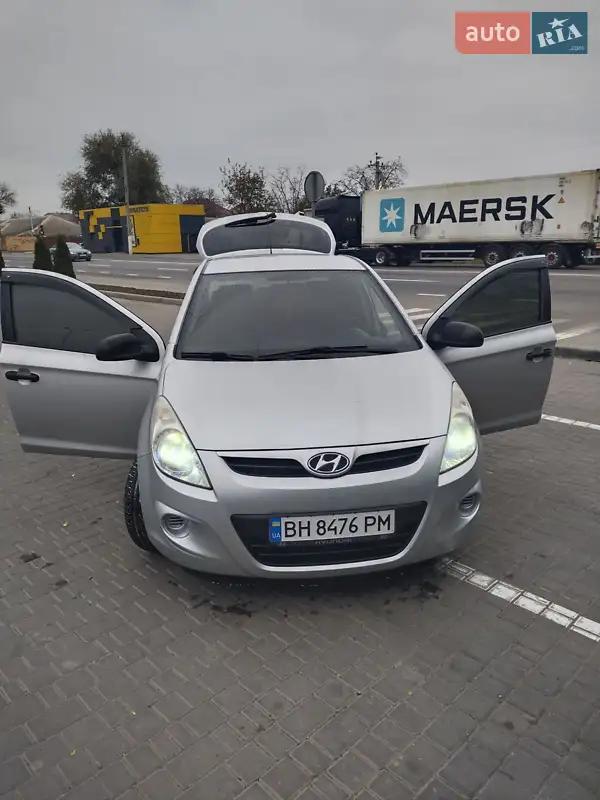 Хетчбек Hyundai i20 2011 в 