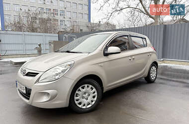 Хэтчбек Hyundai i20 2010 в Полтаве