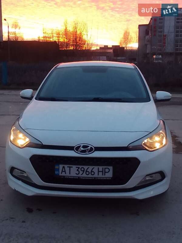 Хэтчбек Hyundai i20 2016 в Черновцах