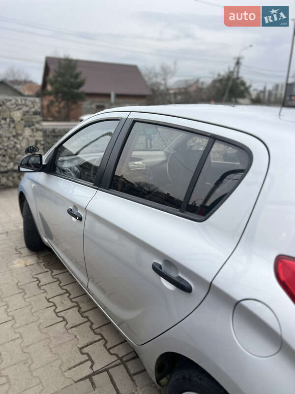 Хэтчбек Hyundai i20 2013 в Ивано-Франковске фото 7 Хэтчбек Hyundai i20 2013 в Ивано-Франковске