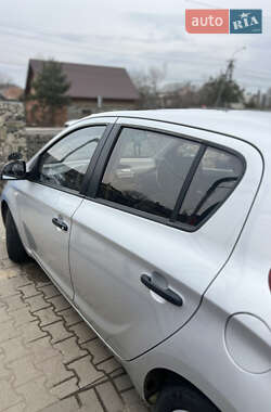 Хэтчбек Hyundai i20 2013 в 