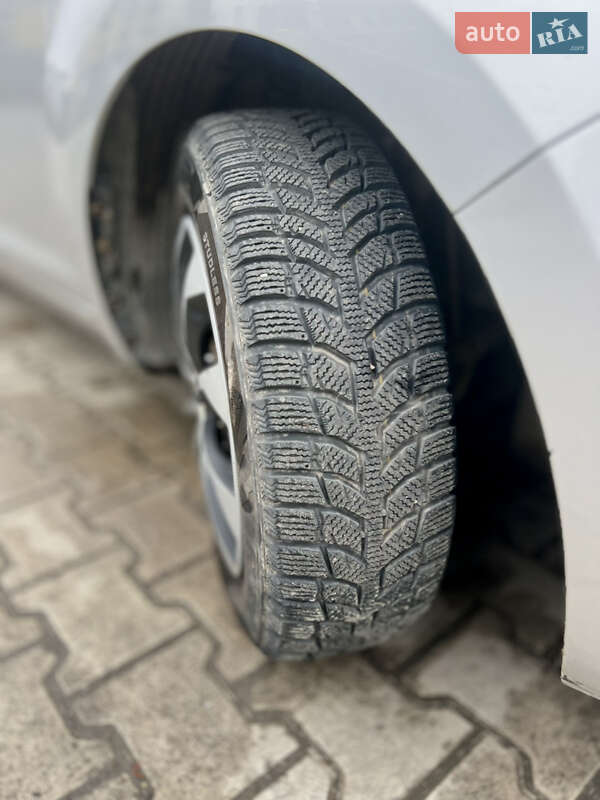 Хэтчбек Hyundai i20 2013 в Ивано-Франковске фото 2 Хэтчбек Hyundai i20 2013 в Ивано-Франковске