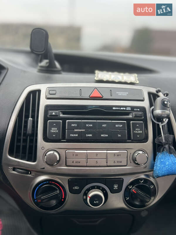 Хэтчбек Hyundai i20 2013 в Ивано-Франковске фото 18 Хэтчбек Hyundai i20 2013 в Ивано-Франковске