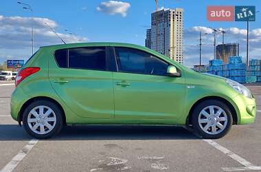 Хэтчбек Hyundai i20 2011 в Киеве