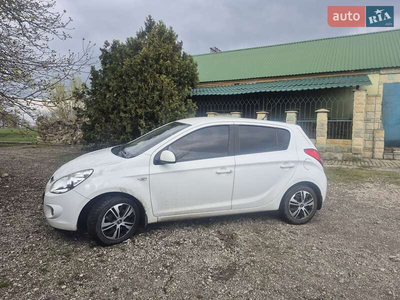 Хэтчбек Hyundai i20 2011 в 
