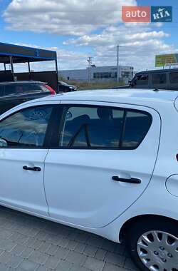 Хэтчбек Hyundai i20 2011 в 