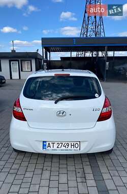 Хэтчбек Hyundai i20 2011 в 
