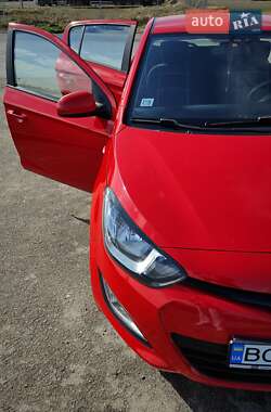 Хэтчбек Hyundai i20 2012 в 
