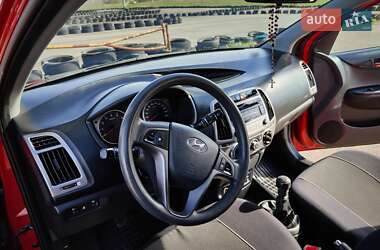 Хэтчбек Hyundai i20 2012 в 