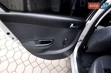 Хэтчбек Hyundai i20 2013 в 