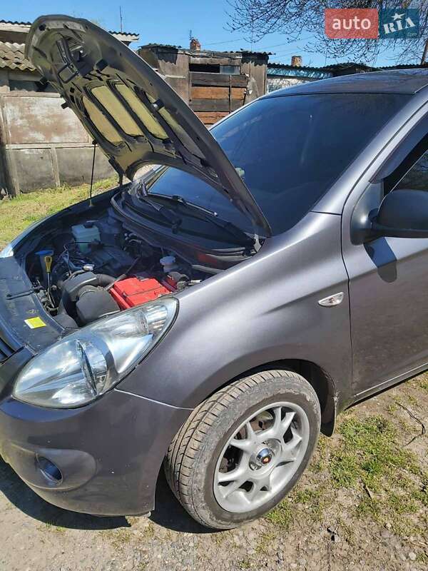 Хэтчбек Hyundai i20 2012 в Запорожье