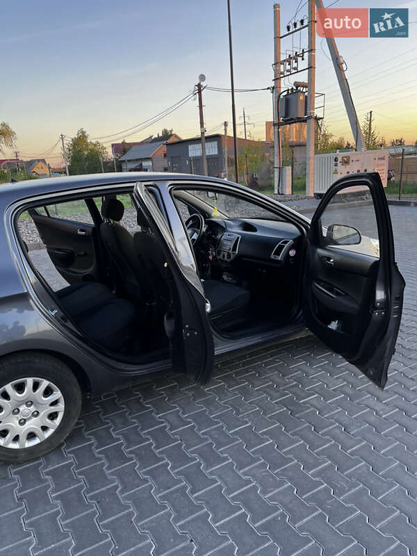 Хэтчбек Hyundai i20 2011 в Ужгороде