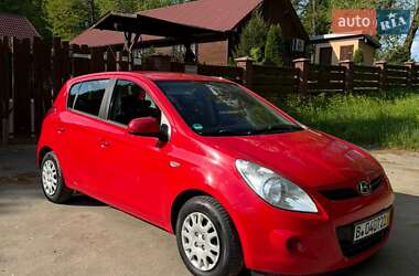Хетчбек Hyundai i20 2010 в 