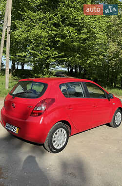 Хетчбек Hyundai i20 2010 в 